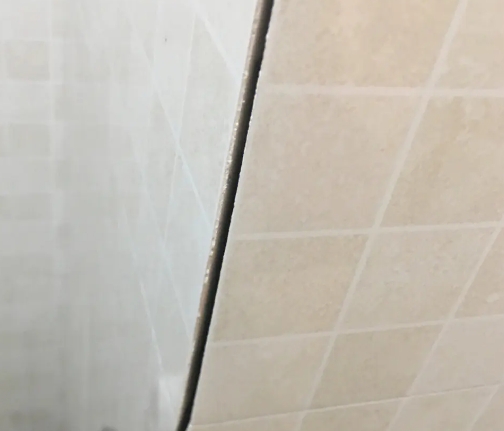虎林瓷砖空鼓维修公司分享阳台瓷砖脱落的修复过程可以分为以下几个步骤