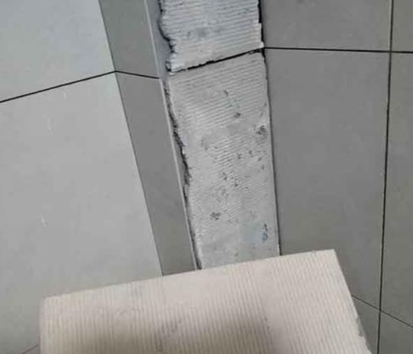 虎林瓷砖空鼓维修公司分享下厨房瓷砖脱落的补救措施。